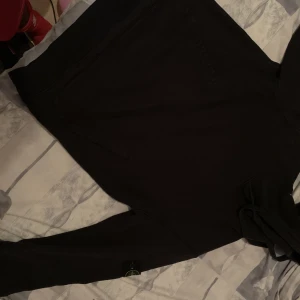 Stone island size L - Bra material 💯