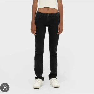 Stradivarius jeans  - !lånad bild! Jeans från stradivarius som inte längre finns att köpa, använda ca 5 gånger. 200kr + frakt!
