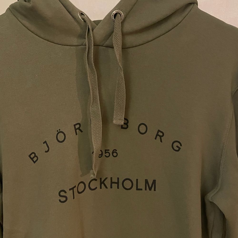 Säljer en ny Björn Borg, aldrig använd😊 Nypris 700 mitt pris 250, pris kan diskuteras bara att höra av sig☺️. Tröjor & Koftor.