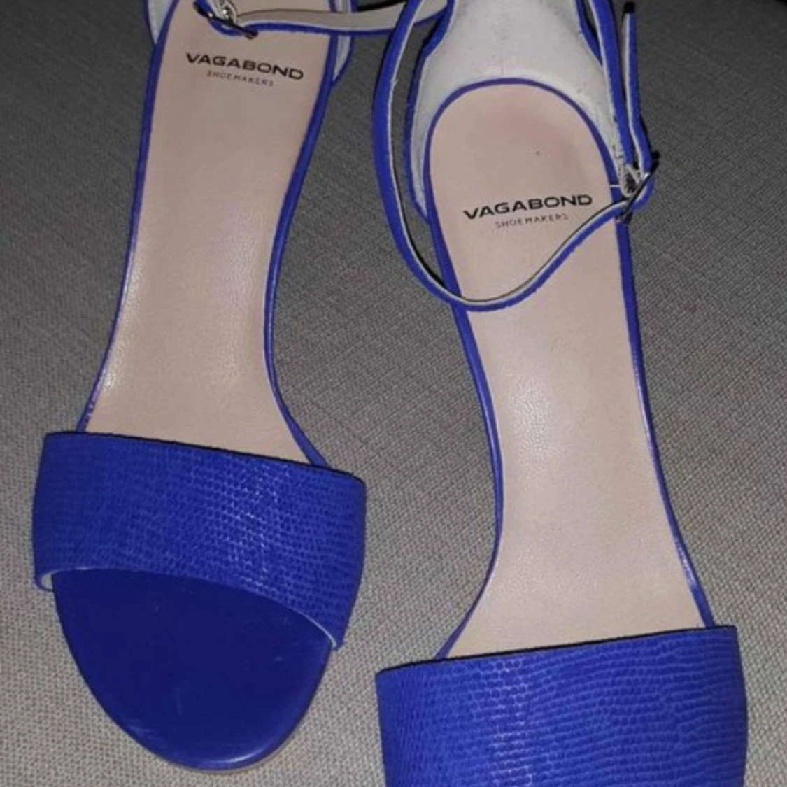 Coboltblå skinnsandalett Vagabond stl 39  helt nya. - 90
