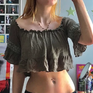 söt offshoulder  - !lånade bilder från förra ägaren, skriv för fler💕super söt topp som är lös i armarna