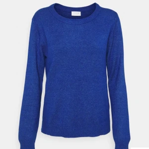 Stickad tröja - Super fin och skön stickad tröja från vila! Köpare står för frakt💞passar både xs och s då den är väldigt stretchig