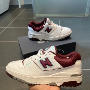 New balance 550 - Storlek 40,5 Aldrig använt Har nog kvar orderbekräftelse (köpta på Zalando)  Original box följer med