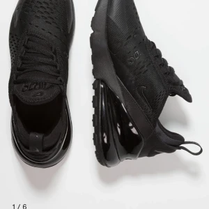 Nike 270 - Svarta Nike 270 i storlek 38. Knappast använda och ser nästan helt oanvända ut. Vid snabb affär går priset att dissikerara.