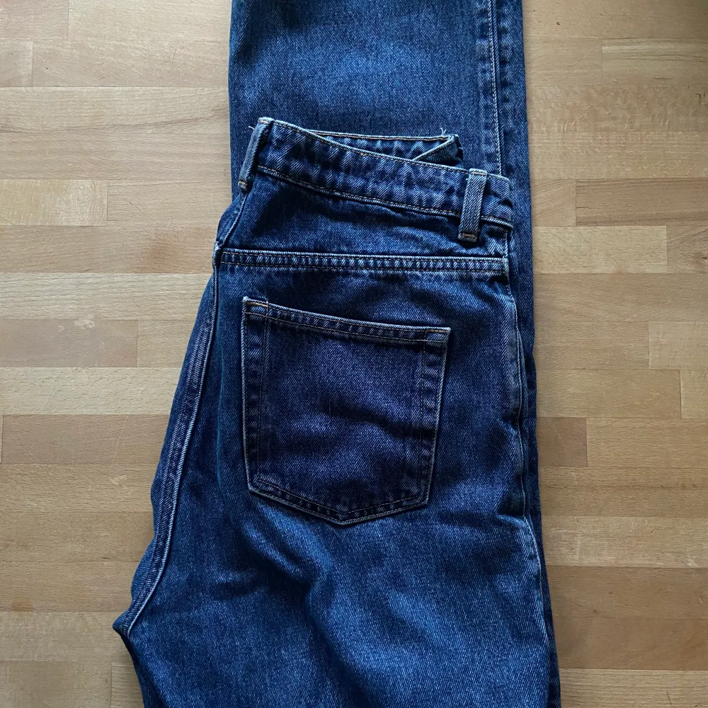 Jeans från weekday, ”Row”, strl 28/32 (M). Jeans & Byxor.