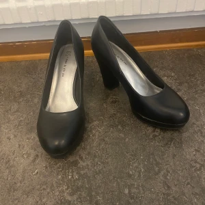 Pumps  - Svarta pumps i mycket bra skick 