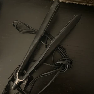 GHD platinum+ - Då den används för sällan säljer jag denna grymma plattång! En säker värme på 185 grader. 