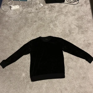 Sweater svart - Svart sweater från zara. Knappt använd  