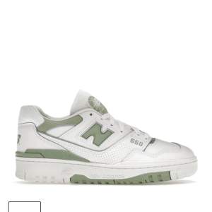 Helt nya new balance 550 white mint green! Aldrig använda vart förvarade i lådan som de kom i. Köpte fel storlek och hoppas dom kommer till användning någon annanstans!!  Köpes för 2.699 kr