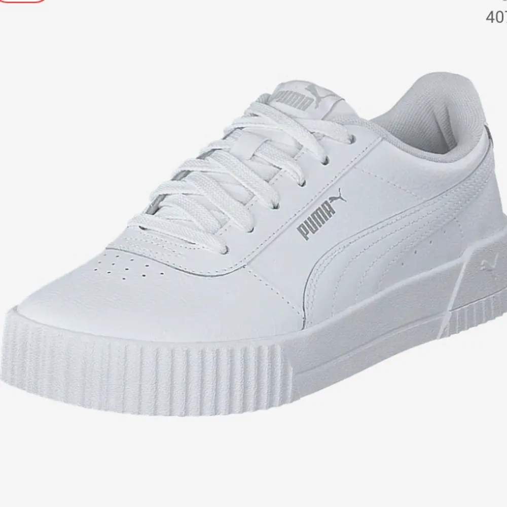 Vita puma sneakers, använda en gång så de är som nya! 37,5, frakt tillkommer! . Skor.