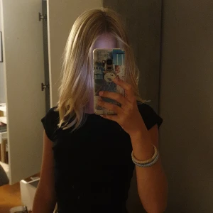 T-shirt - En svart basic t-shirt. Använd 1 gång.💗💗