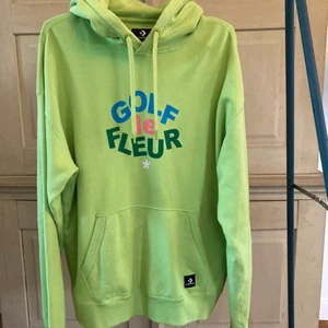 Golf le Fleur Hoodie - En grön Golf le Fleur Hoodie, från dom tidigare droppen från golf (med converse) så den är ganska rare. Säljer den på grund av att jag inte lyssnar lika mycket på Tyler längre. Väldigt fint skick, har tagit väl hand om den då den har varit mycket älskad.