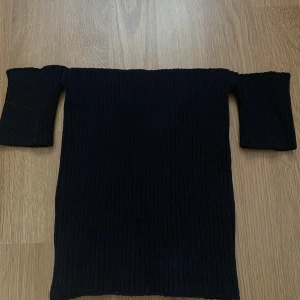 of the shoulder tröja - mycket strechig passar allt från xs-M/L