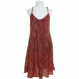 Klänning - Sååå fin klänning men har för många. 80 % silke så otroligt skön att ha på sig och faller jättefint. Möts i Stockholm eller skickar mot fraktkostnad 🥰