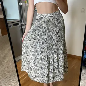 This skirt is a perfect fit for elegant and casual time out as well