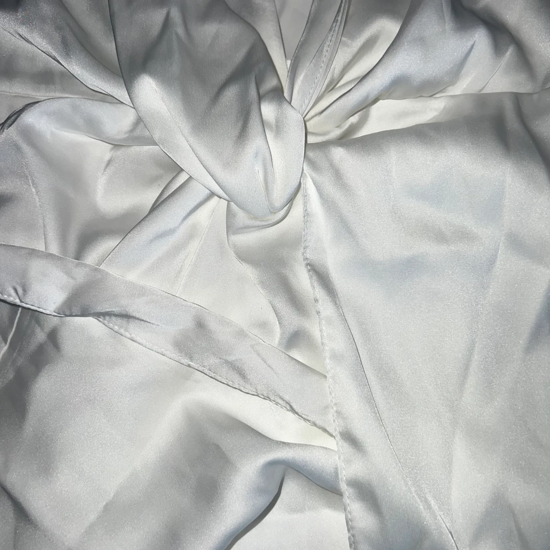 Jättesexig silkes klänning från Fashionnova  - 90