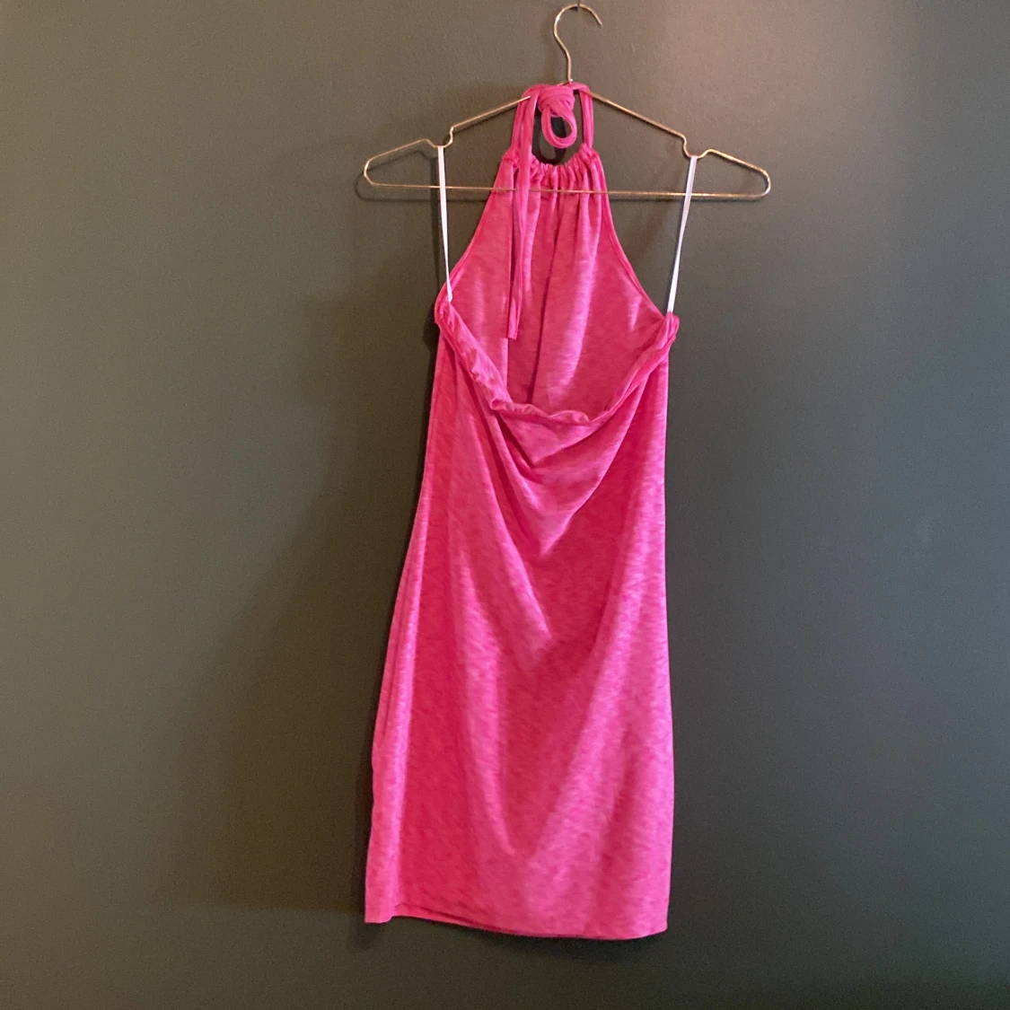 Rosa Halterneck-klänning - 91