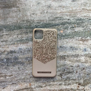 Slutsåld Iphoneskal  - Slutsåld färg från ideal of sweden. Passar iPhone 11 PRO Max & XS MAX. Nypris 400kr. Skickas mot fraktkostnad eller hämtas i Stockholm. Kolla gärna mina andra annonser då jag flyttstädar ♥️ Köp fler få rabatt 