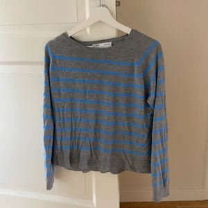 Randig tröja från zara  - Den populära zara tröjan som är i väldigt bra skick! Passar xs/s 💞💞💞