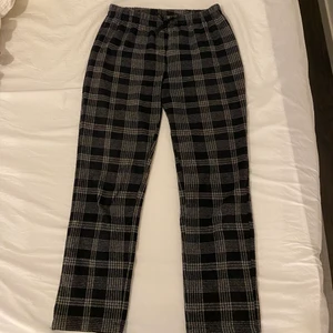 Pyjamasbyxor  - Mina favorit pyjamasbyxor som tyvärr har blivit för korta. Storlek M men skulle säga att de passar S bättre.