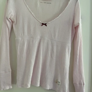 Odd molly topp - Super söt odd molly topp som jag tycker om så mycket, den är mer rosa i verkligheten än på bild, säljerpga den är för liten på mig 😕 väldigt fint och bra skick 