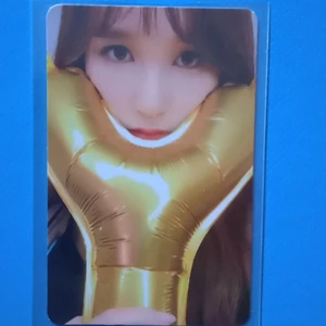 Twice  - Vill typ bli av med detta photocard så säljer eller trading(stav noll koll) vill helst ha Jeongyeon eller Nayeon