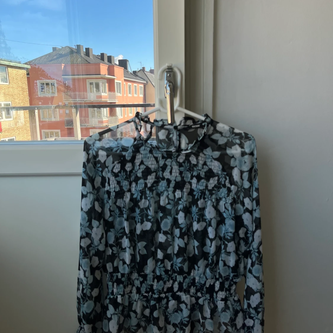 Blommig blus Bikbok storlek M