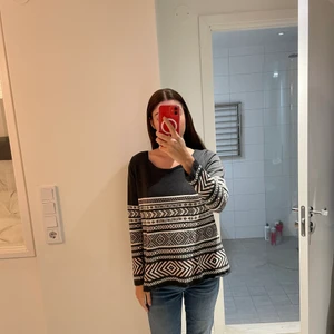 Stickad tröja odd Molly  - Stickad tröja från odd Molly. Jättefint skick! Jag är 170 lång och har oftast storlek S 