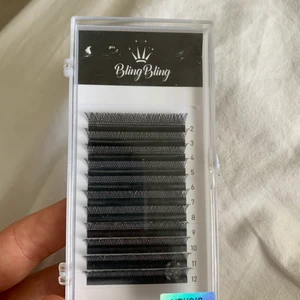 Fransar - Fransar till fransförlängning. Säljes då jag bara använder d-böj. Dessa är c-böj💕