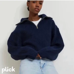 Tjocktröja från gina - Intressekoll!! Snygg marinblå tjocktröja som tyvärr inte kommer till användning. Budgivning om mycket efterfrågan Köparen står för frakten💕