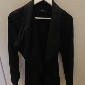 Trenchcoat  - Trenchcoat från only Knappt använd  Storlek Xs/S