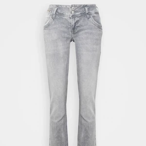 Ltb jeans - Jag lägger ut en intresseförfrågan på mina ltb JONQUIL jeans! Slutsålda på Zalando! Kan tänka mig att byta till ett par andra jeans i en storlek runt 24/30, eller så lägger du ett bud❤️❤️ de är i nyskick och köpta för ca 1 månad sedan. OBS, säljer endast för bra bud men byter helst kläder💕💕