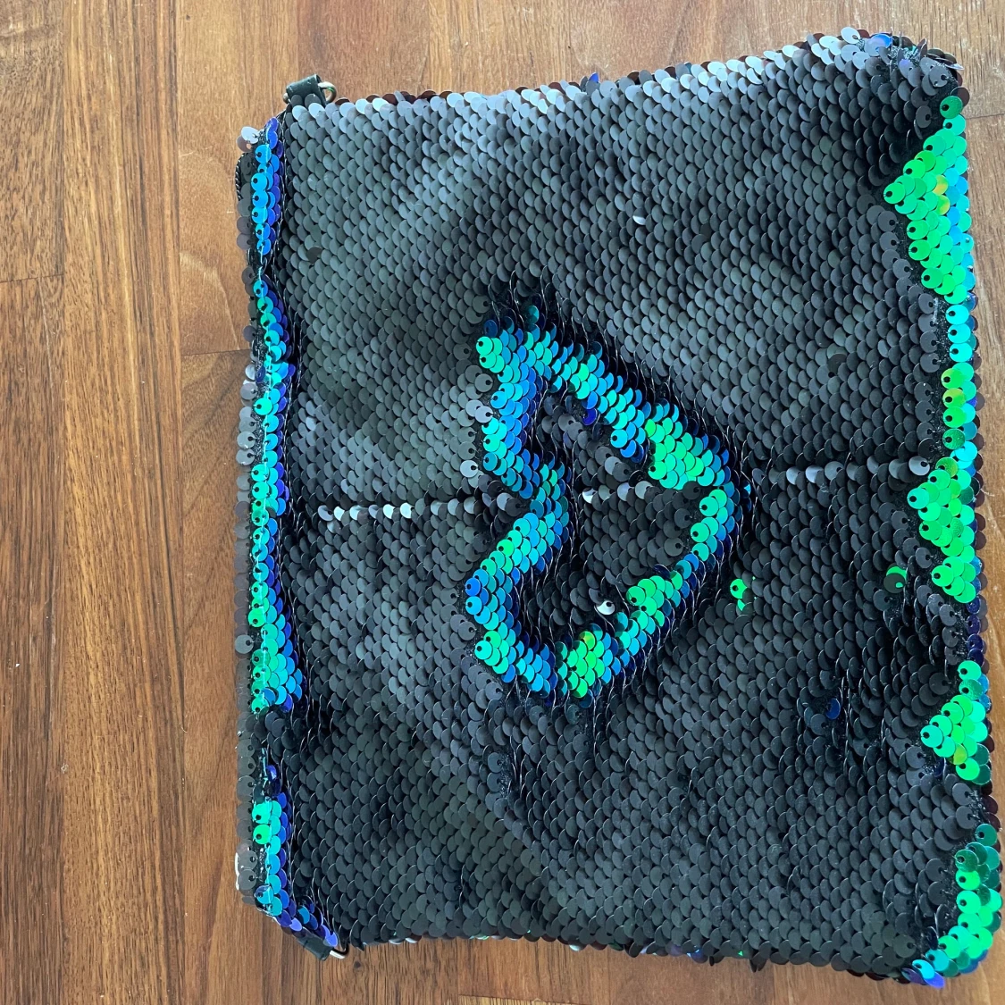 Paljettclutch/ necessär  - 91