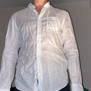 Linneskjorta - Linneskjorta str Medium, knappt använd 