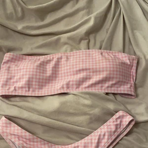 Bikini - Säljer denna fina bikinin från shein i storlek M, aldrig använd då den inte passar , skulle säga att det är mer åt storlek S❤️ helt oanvänd och i nytt skick