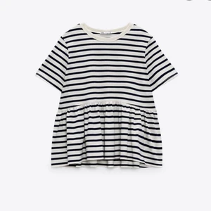 Randig topp - Säljer en likadan topp från zara fast en blå randig🥰Den har sällan blivit använd och är därför i ett fint skick