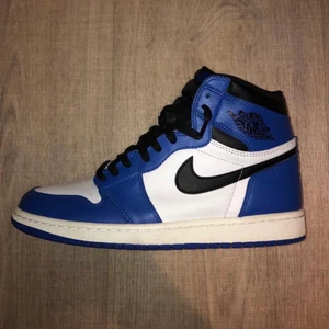 Jordan 1 retro high og game royal - Säljer dessa skor också för att dom har blivit för små för mina fötter. 