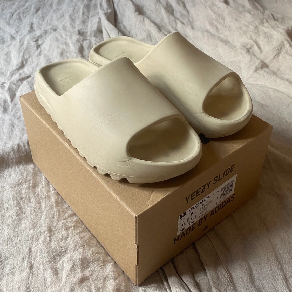 YEEZY SLIDES - BONE strl. 42