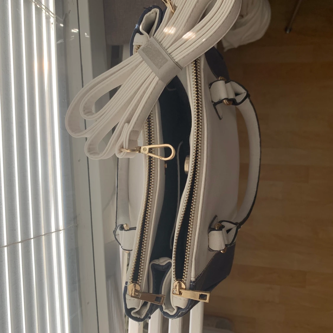 Mellan handväska  - 91