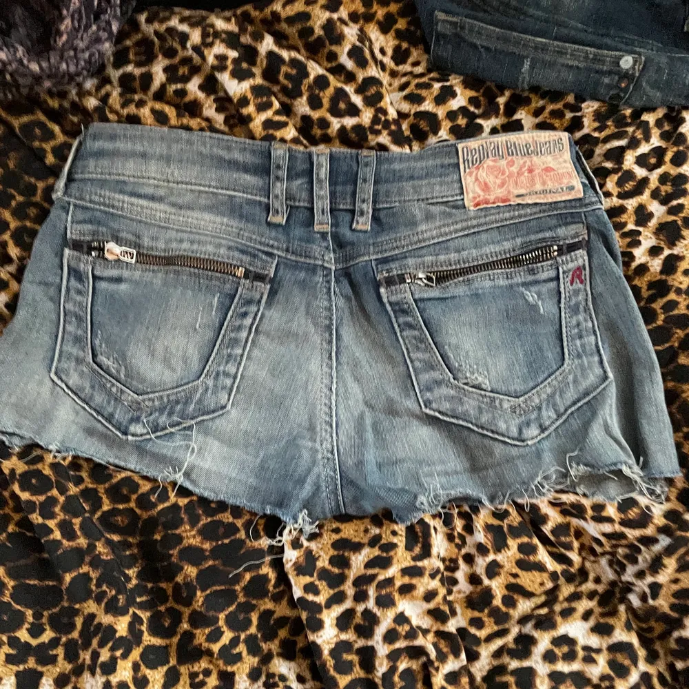 Lowwaist jeansshorts. Shorts.