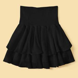 Säljer denna fina kjolen eftersom den är lite för kort på mig men den är jätte fin har knappt använt den.
