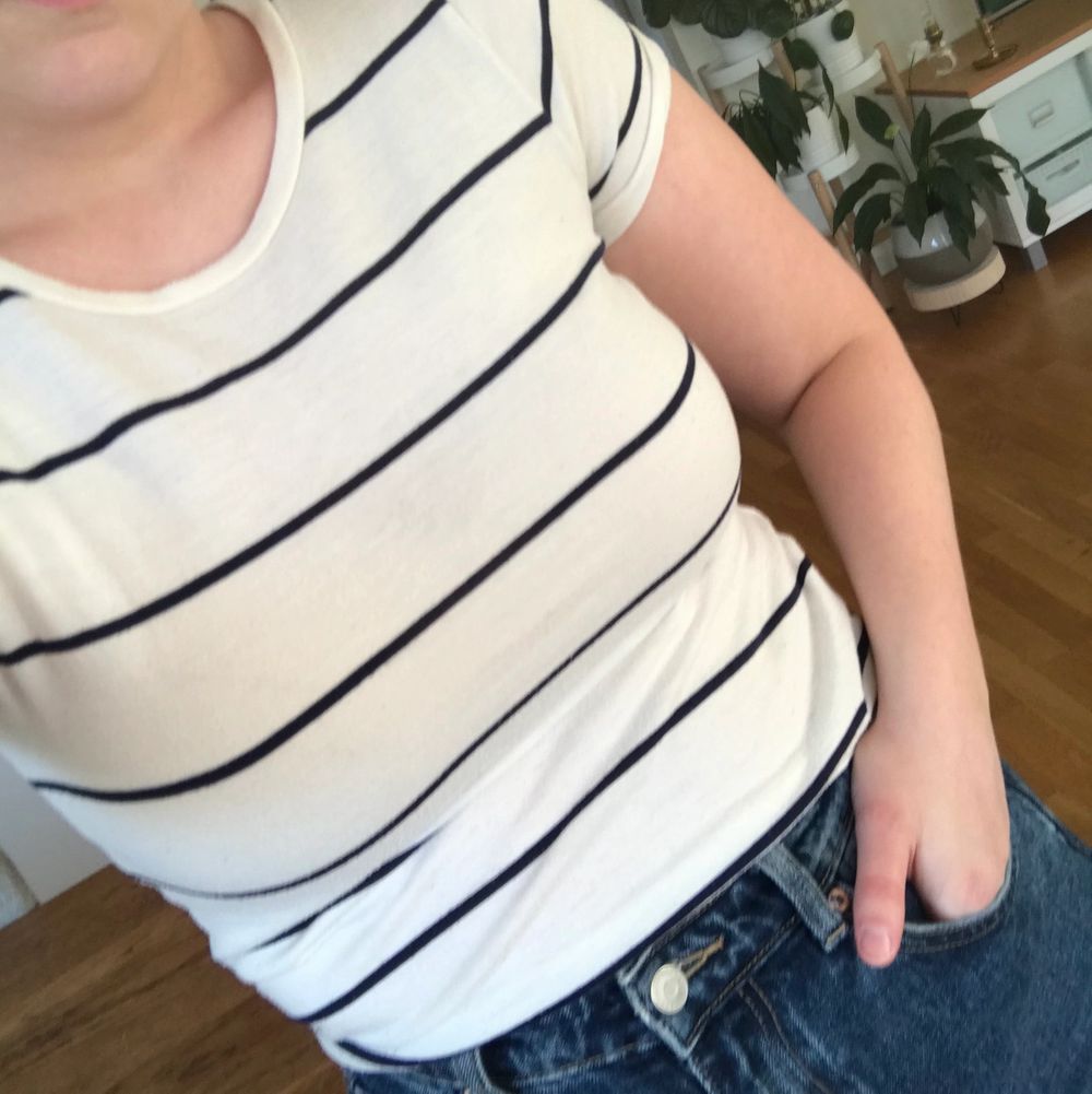 Randig tshirt från Bikbok, använd och smått nopprig men har mer kvar att ge. Om du köper något annat i min shop för 50kr+ så kan du få denna på köpet (gäller allt på min plick som kostar 20kr) 😊. T-shirts.