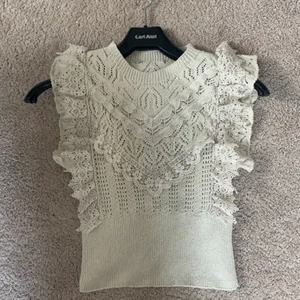 Zara - ❕Lånad bild❕ tänkte kolla hur mycket jag kan få för denna fina zara tröja! Den är i nyskick och har inga defekter alls, använd ungefär 5 gånger. Jag köpte tröjan för några månader sen! Skriv för fler bilder!