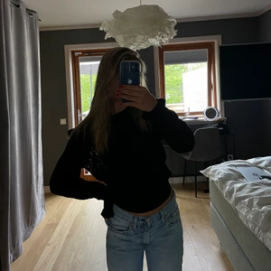 Svart tröja - Fin stickad tröja från Carin Wester, knappast använd!!💕