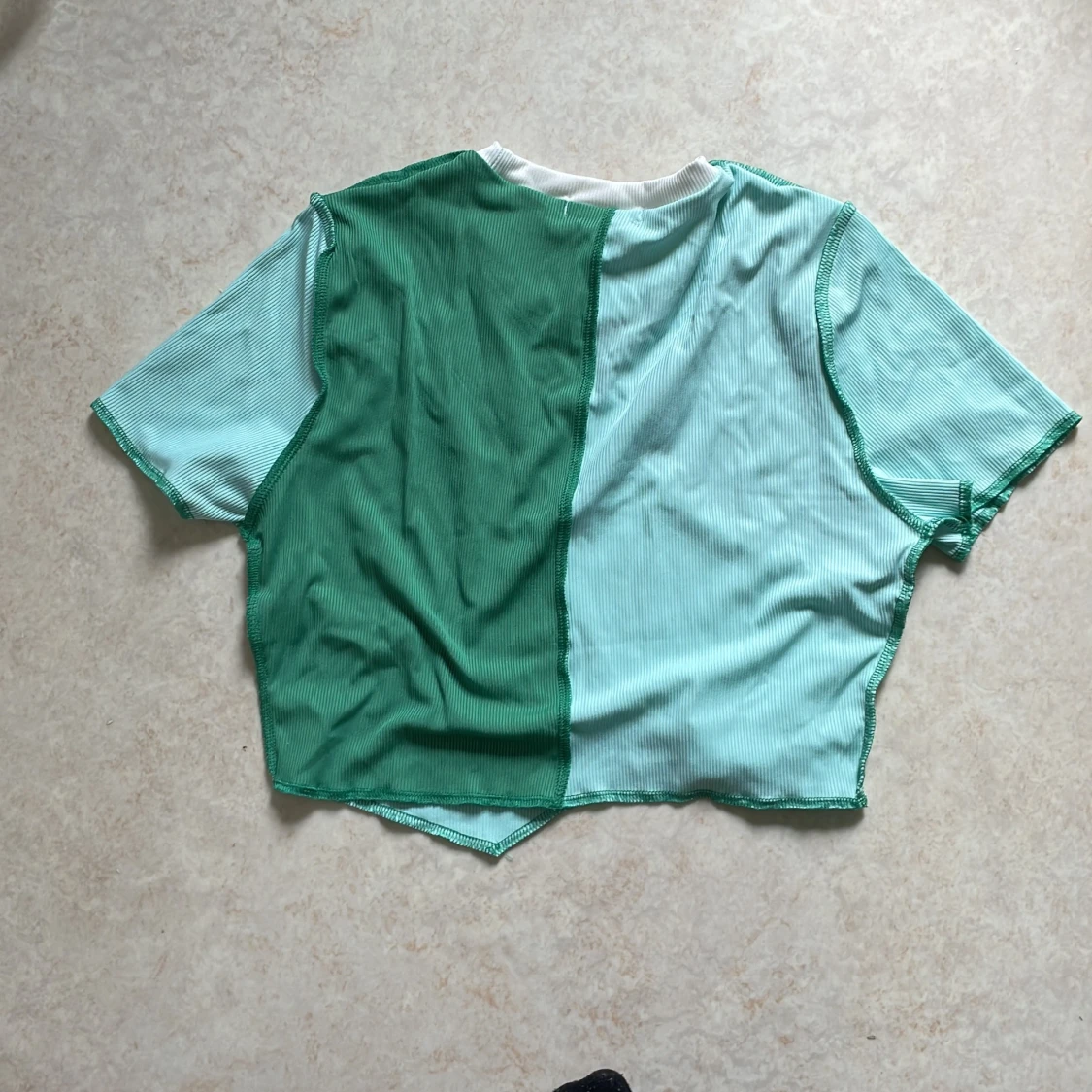 Anstrakt croptop - 90