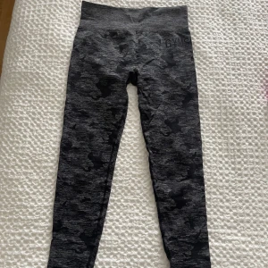 Gymshark camo tights - Camouflage tights från Gymshark i storlek M. De är i fint skick