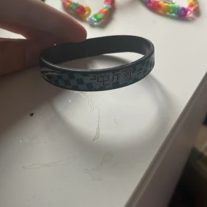 Demon slayer armband/bracelet  - Zenitsu and tanjiro rubberbands! Dm for more pictures! 20kr each 40kr for both!! (+ shipping) :D Zenitsu och tanjiro gummiarmband! 20kr för en båda för 40kr +frakt! Dm för mer bilder! :D