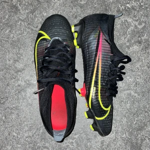 Nike mecurial - Fotbollsskor som är nästan Oanvända är i bra Skick Priset kan diskuteras