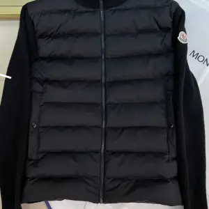 Moncler Cardigan Storlek- S till xxl Kom dm för pris