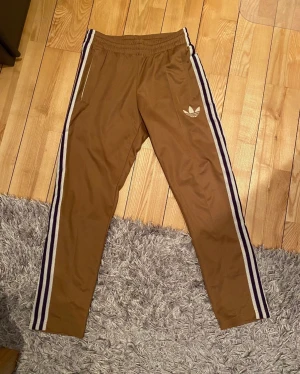 Adidas original Heritage Now trackpants  - Adidas original Heritage Now trackpants i strl M. Superfint skick. Endast använd 1 gång. Som nya